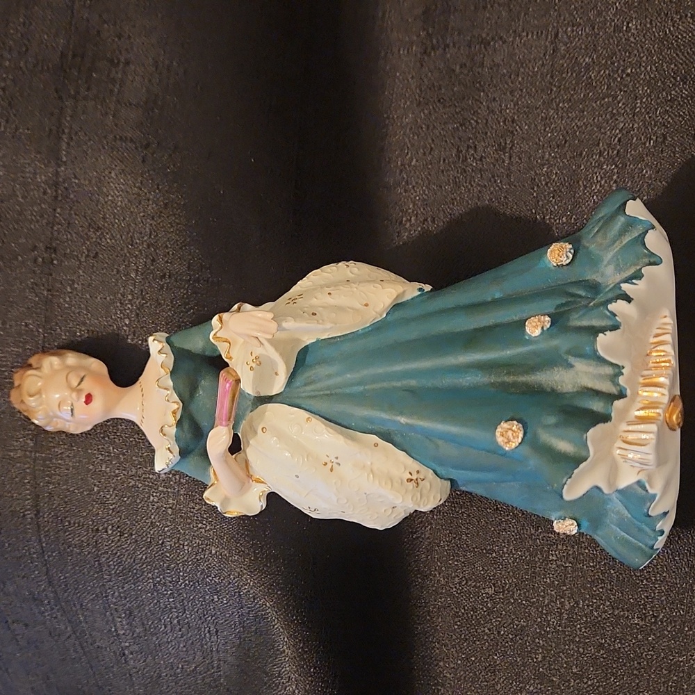 GORGEOUS VINTAGE ROYAL DALTON LADY IN GREEN DRESS PORCELAIN FIGURINE 8"